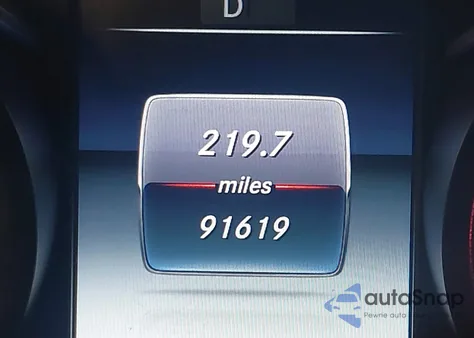 2016 Mercedes-Benz C 300 z USA, uszkodzony, nr VIN 55SWF4KB9GU174173